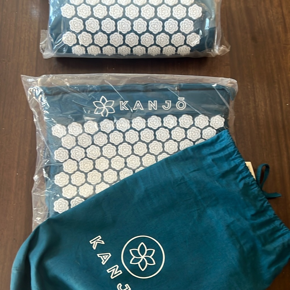 [ Kanjo Accupressure Mat & Pillow w/Blue-teal Shoulder Strap Carry Case ]